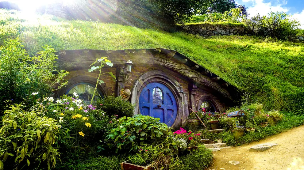Fordyb dig i Ringenes Herre-universet med besøg i Hobbiton på din rejse til New Zealand.