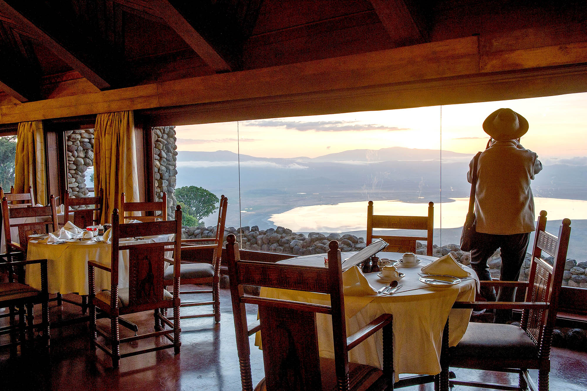 Mageløs udsigt over krateret fra spisesalen på lodgen