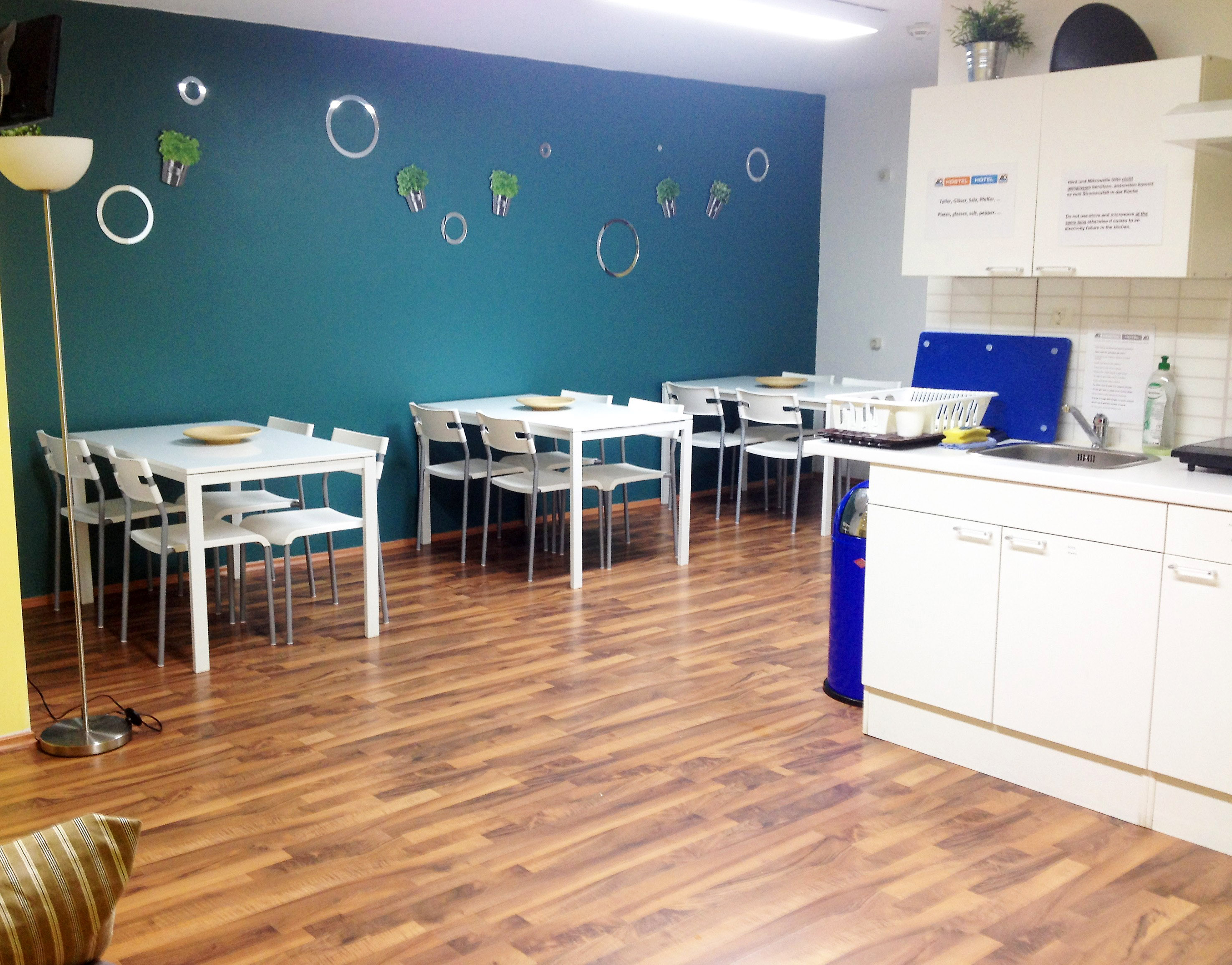 Studietur til Wien, bo på A&O Hauptbahnhof, gæstekøkken