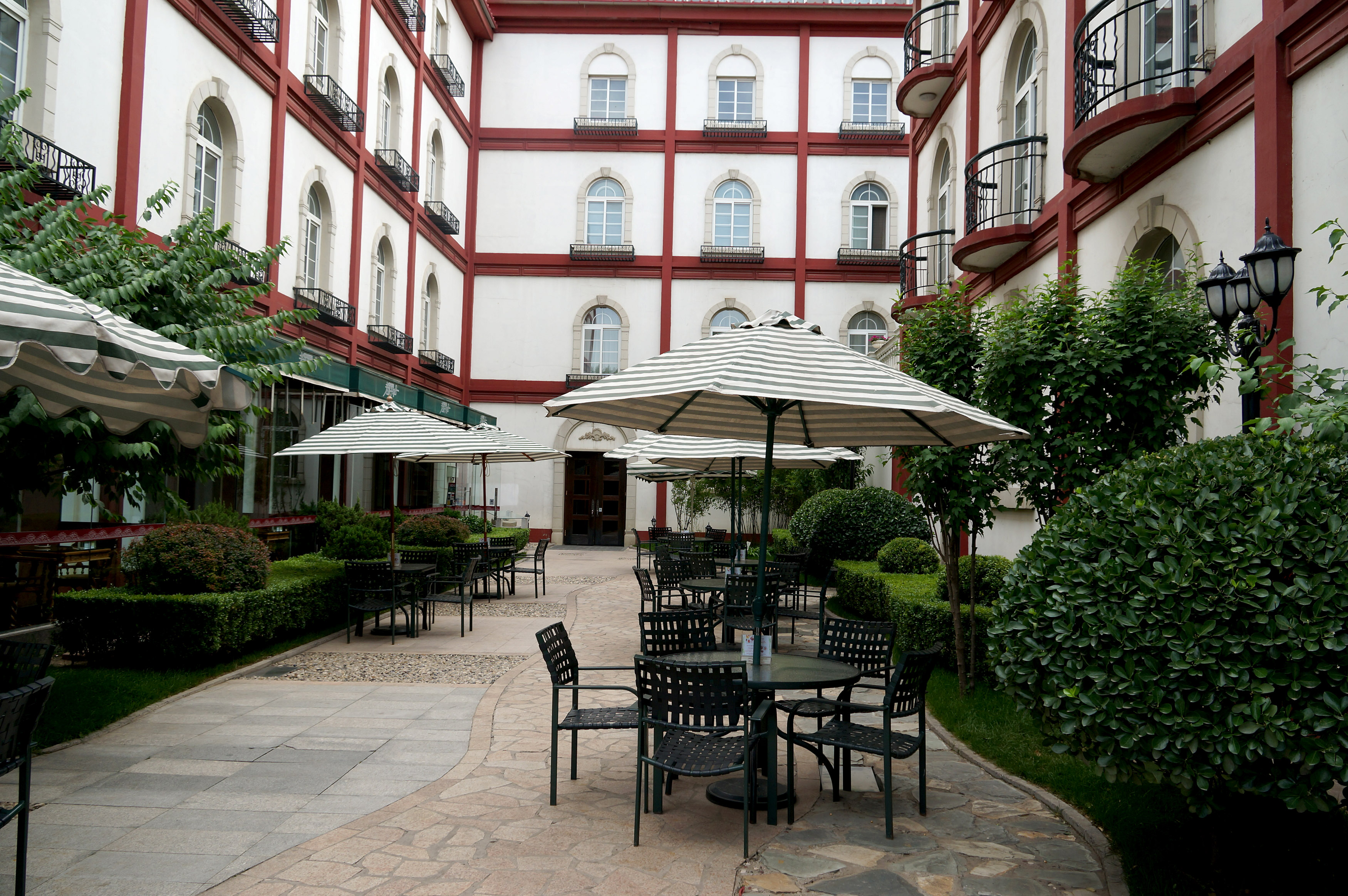 Studietur til Beijing, bo på hotel Dong Fang, indgang