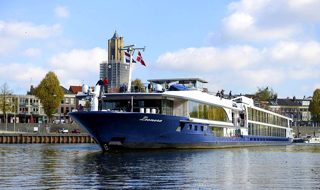 Læs mere om de forskellige skibe, blandt andet skønne M/S Leonora