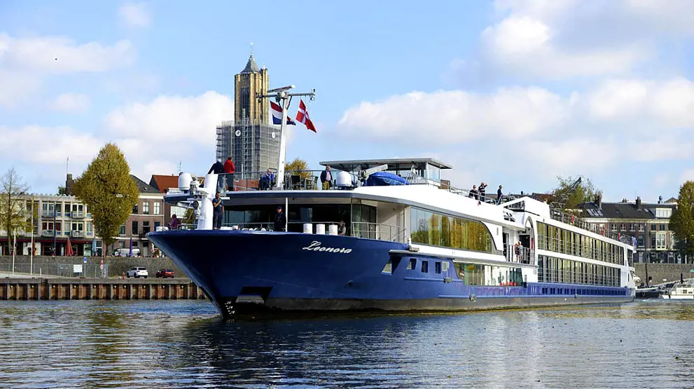 Læs mere om de forskellige skibe, blandt andet skønne M/S Leonora