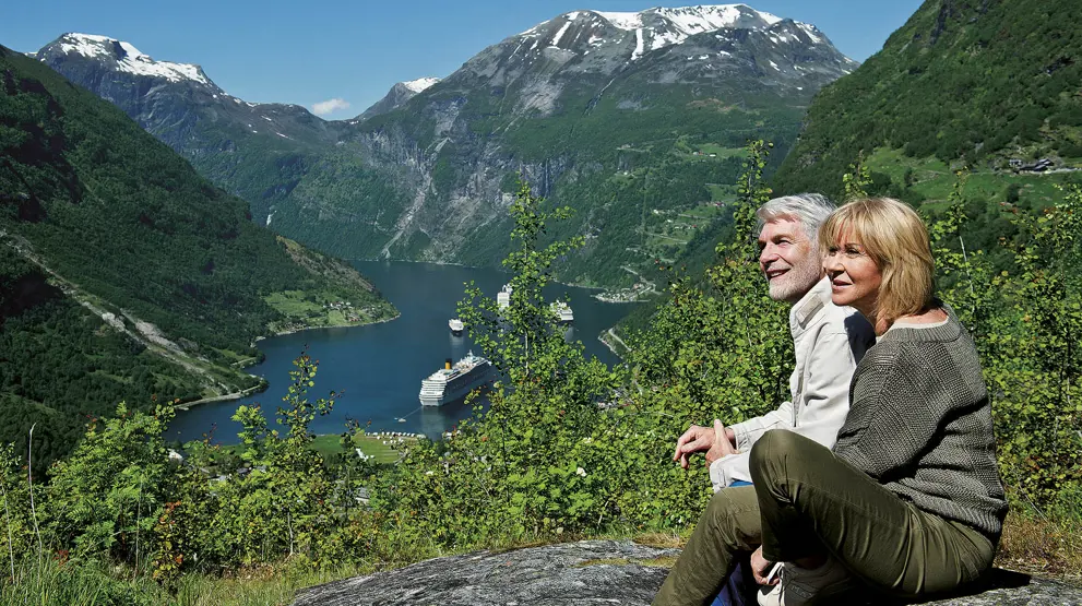 Sejl gennem den utroligt flotte Geirangerfjord på krydstogt i Norge | Foto: Costa Cruises
