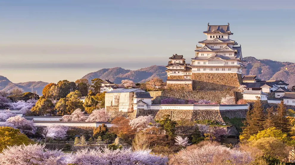 Mellem Hiroshima og Osaka anbefaler vi at stoppe i Himeji og se byens smukke slot