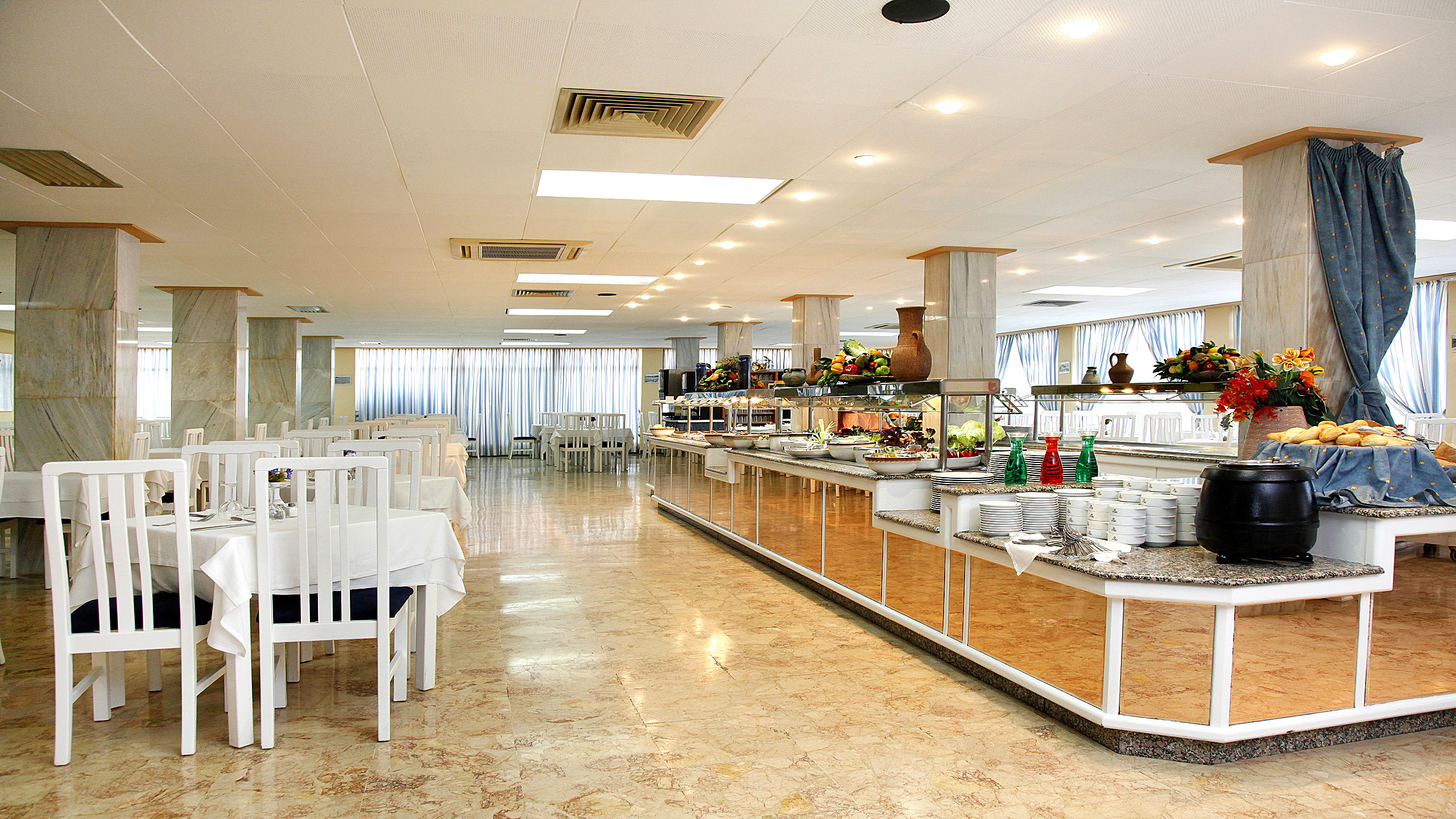 Studietur til Mallorca, bo på hotel Linda, morgenmadsbuffet