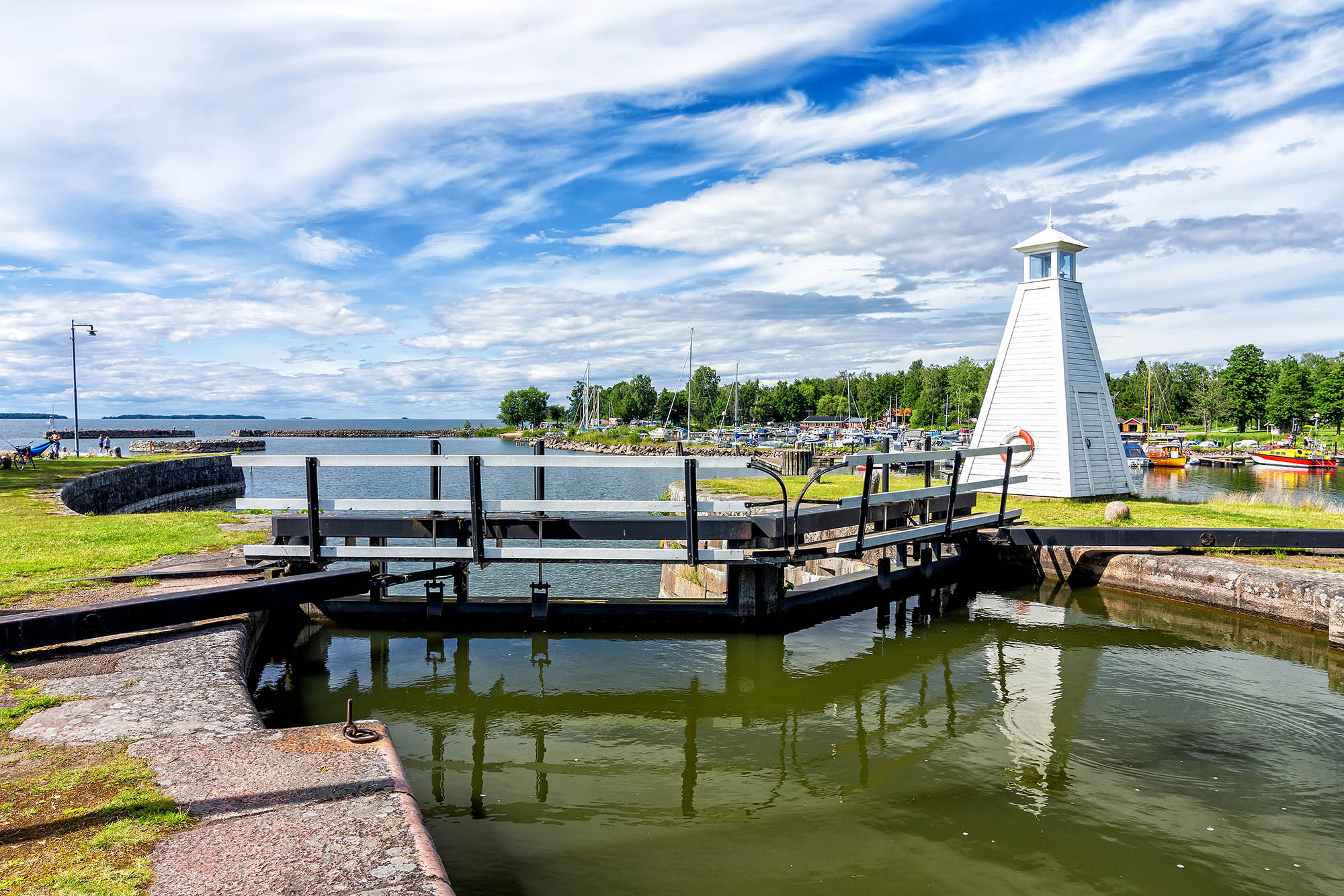 Slusen ved Sjötorp, den første af i alt 58 sluser gennem Götakanalen