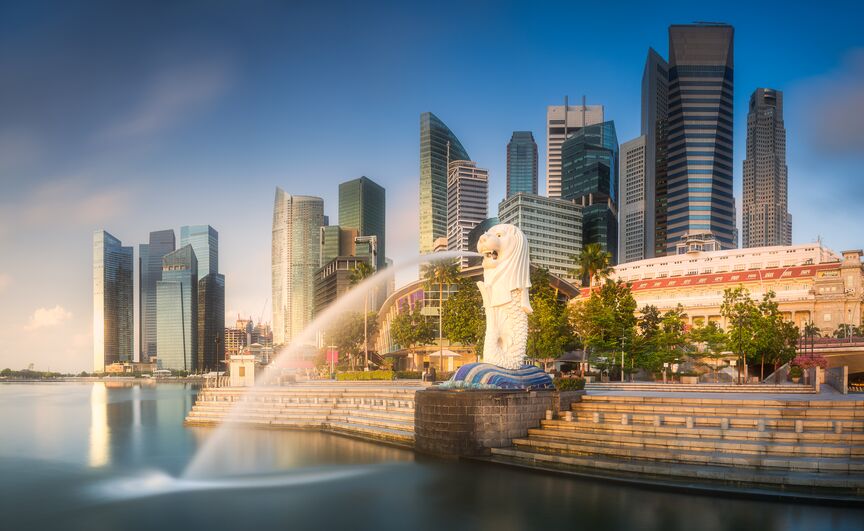 Se Merlion-statuen med løvehoved og fiskekrop på din rejse til Singapore.