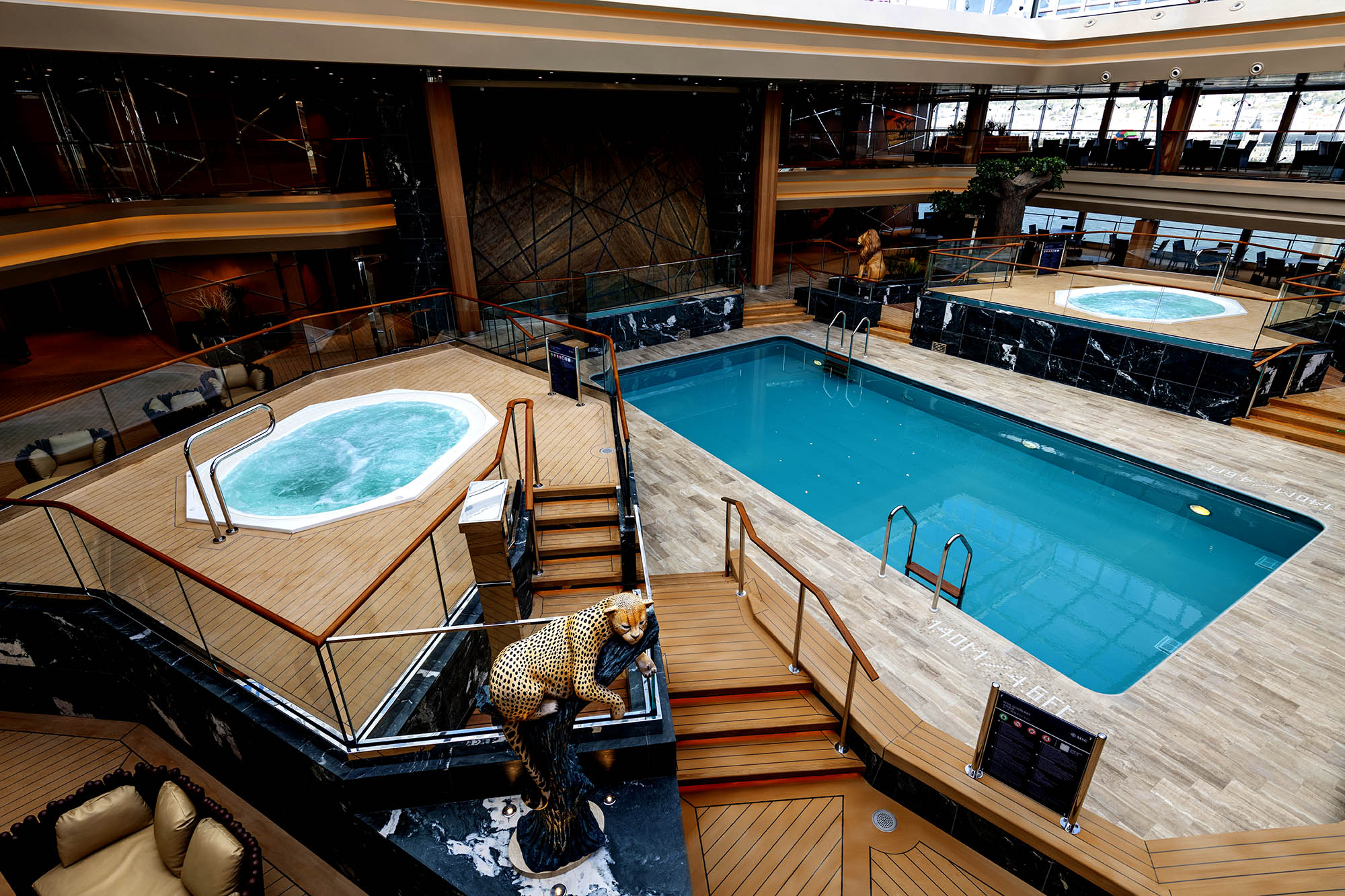 Pools og varme bassiner