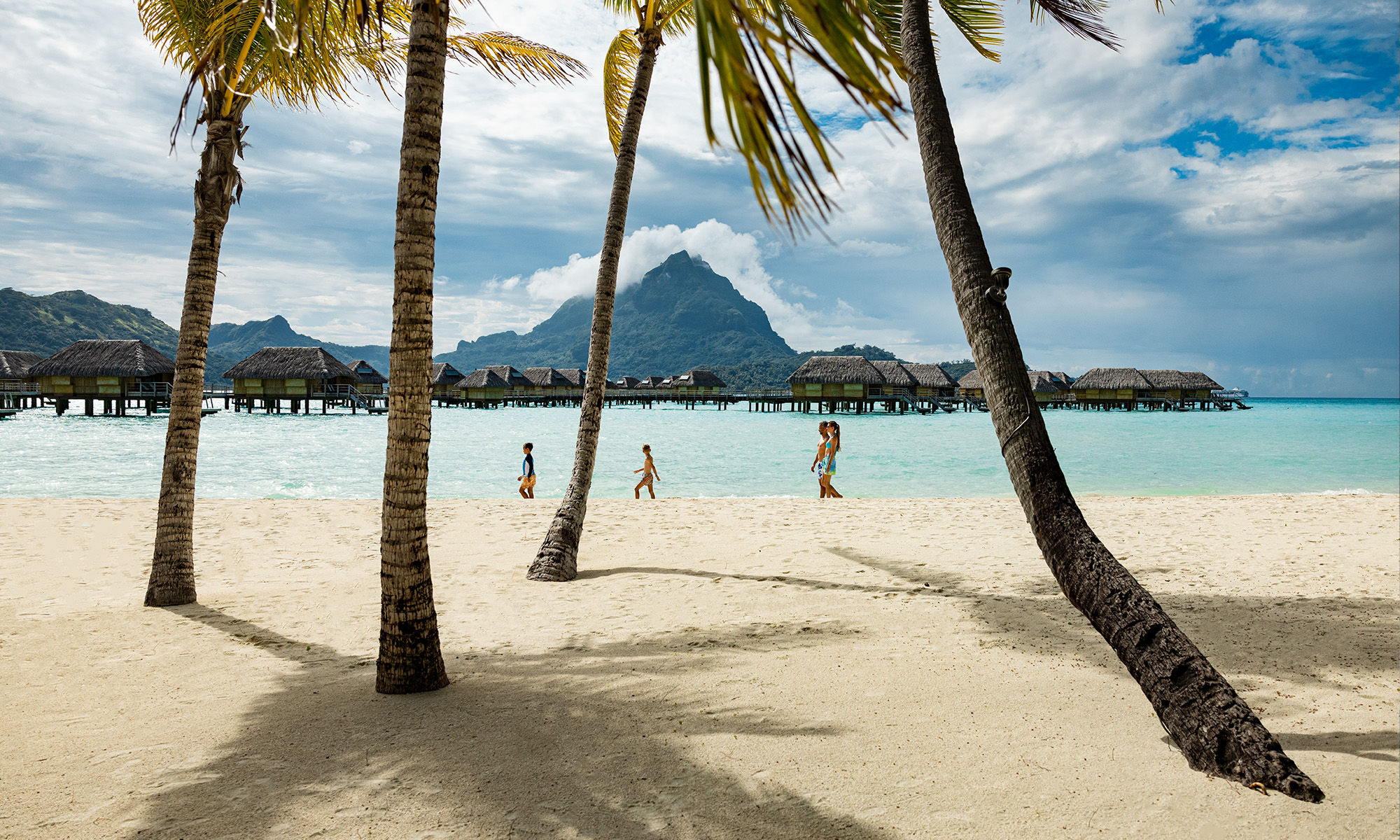 Stranden ved Le Bora Bora by Pearl Resorts | © Grégoire Le Bacon