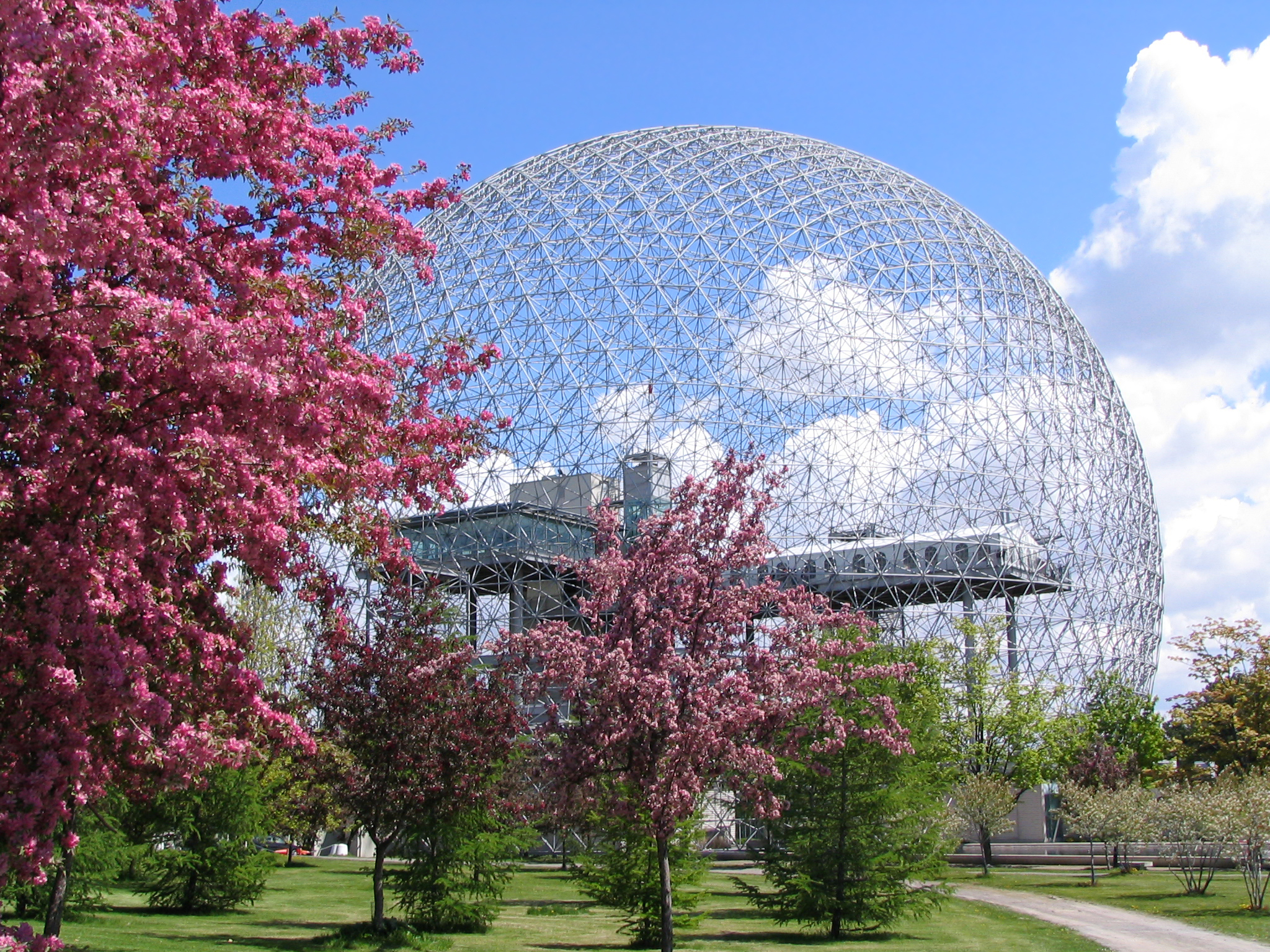 På rejser til Montreal kan du bl.a. se den flotte Montreal Biosphere. 