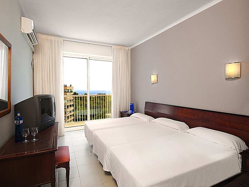 Studietur til Mallorca, bo på hotel Mirablau, 3-sengsværelse
