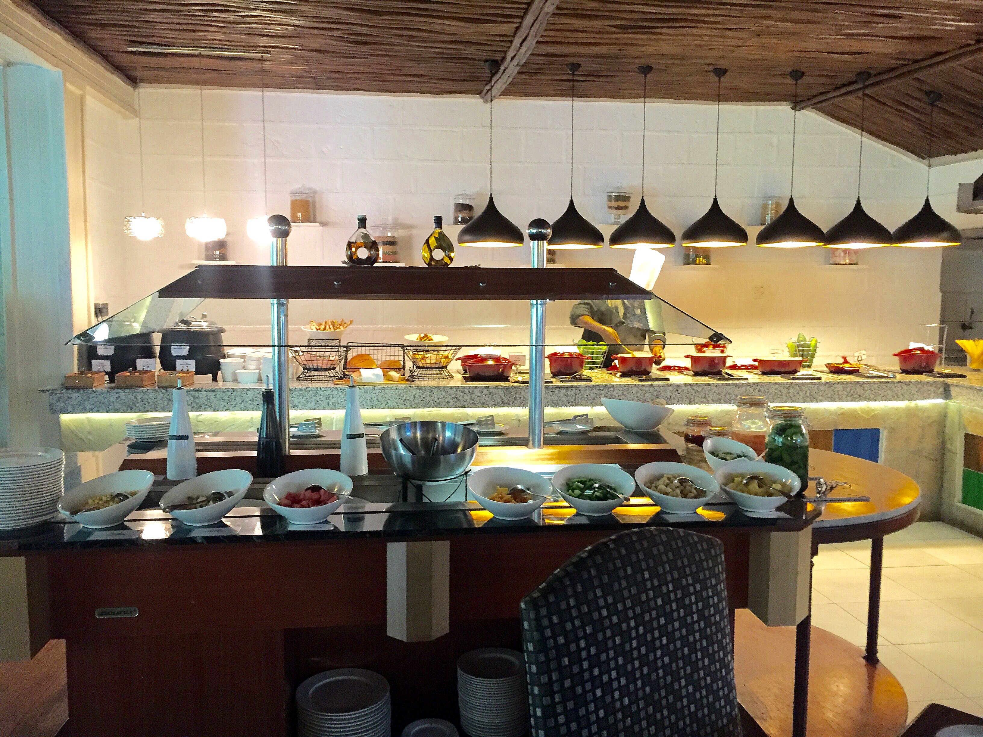 Safarirejser i Kenya, bo på Lake Naivasha Country Club, buffet