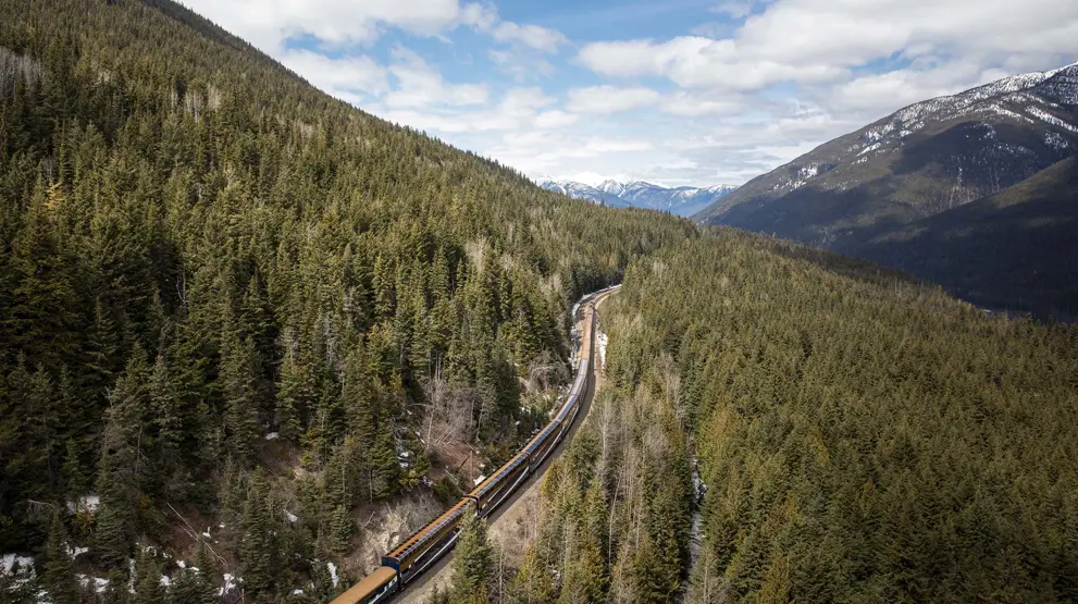 Med Rocky Mountaineer gennem de storslåede bjerglandskaber