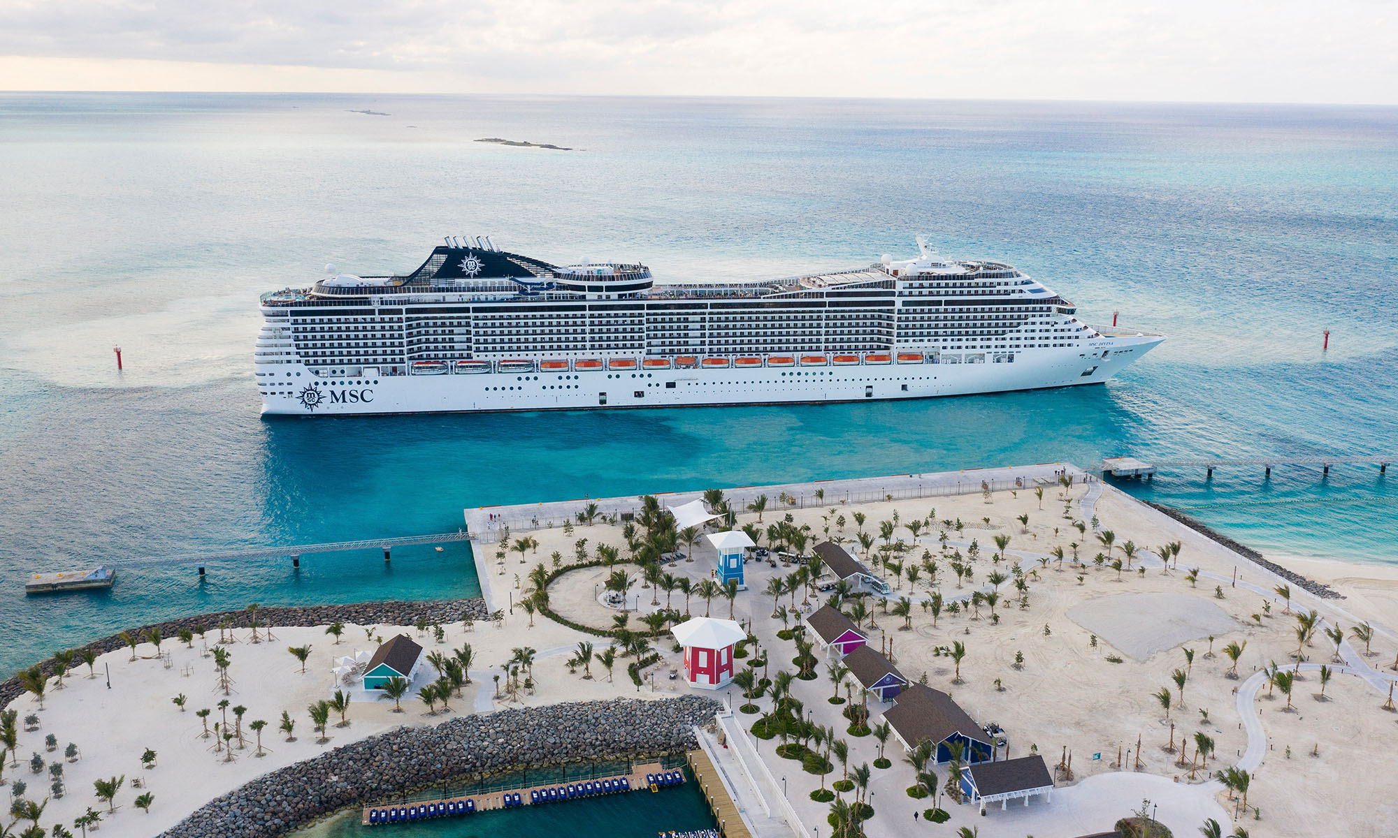 MSC Divina ved eksklusive Ocean Cay MSC Marine Reserve, som er MSC Cruises' private ø-destination i Bahamas