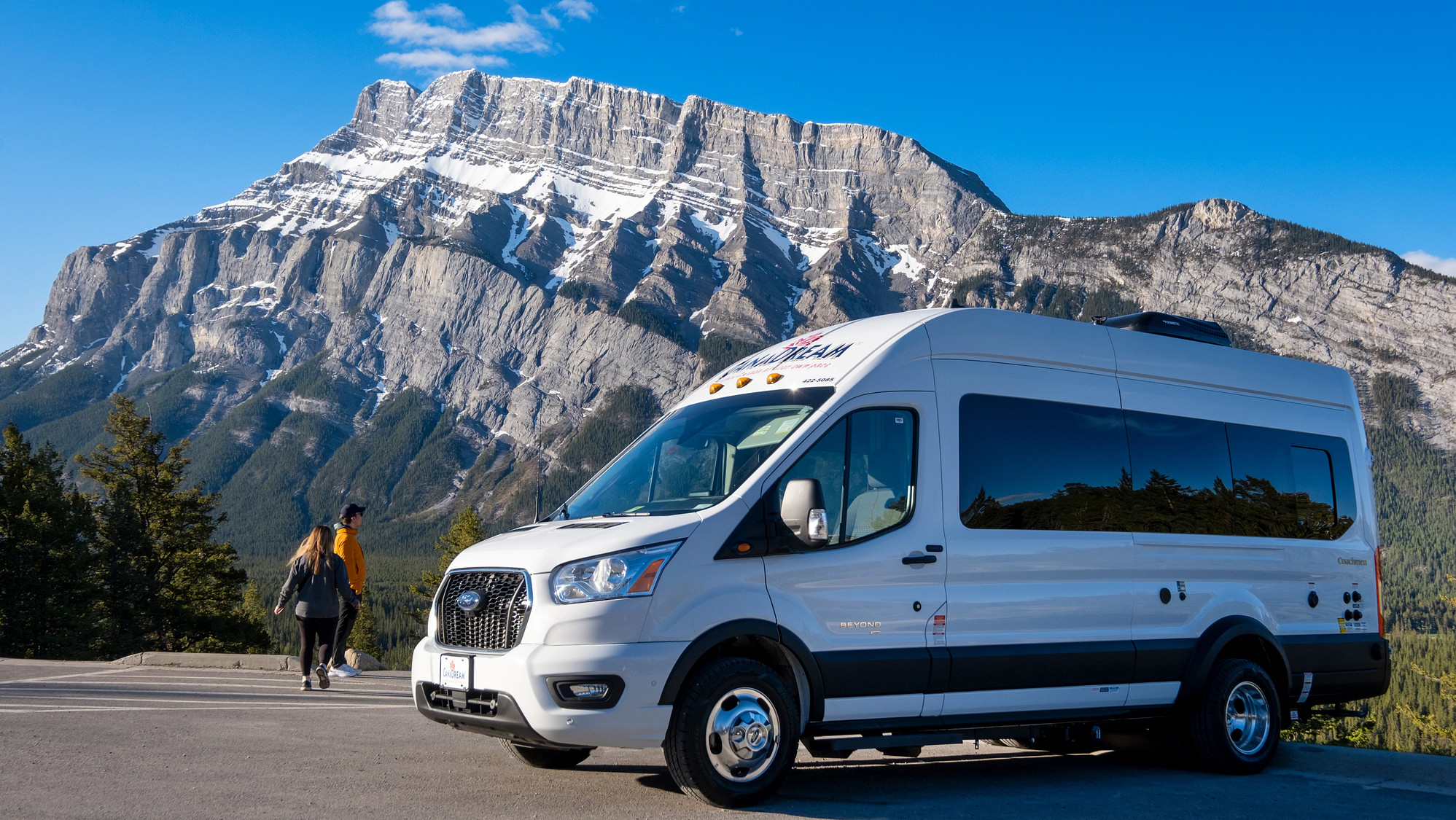 CanaDream autocamper i Banff National Park i Canada.