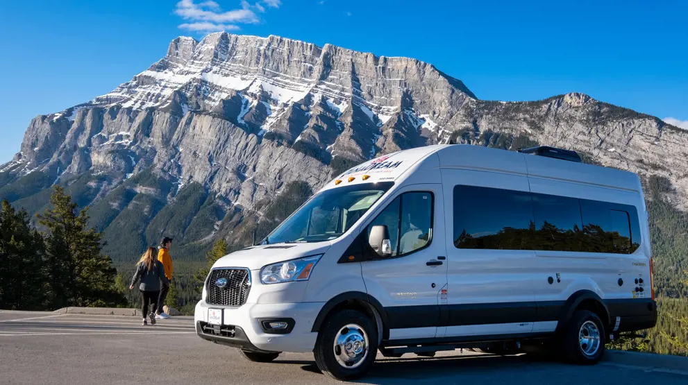 CanaDream autocamper i Banff National Park i Canada.