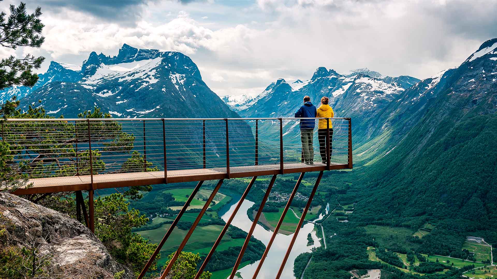 Tag på vandretur fra Åndalsnes eller en tur med Romsdalsgondolen