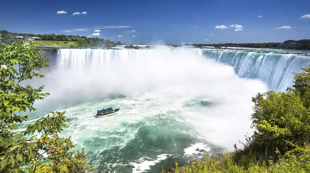 Tag en heldagstur ud til Niagara Falls på din rejse til Toronto.