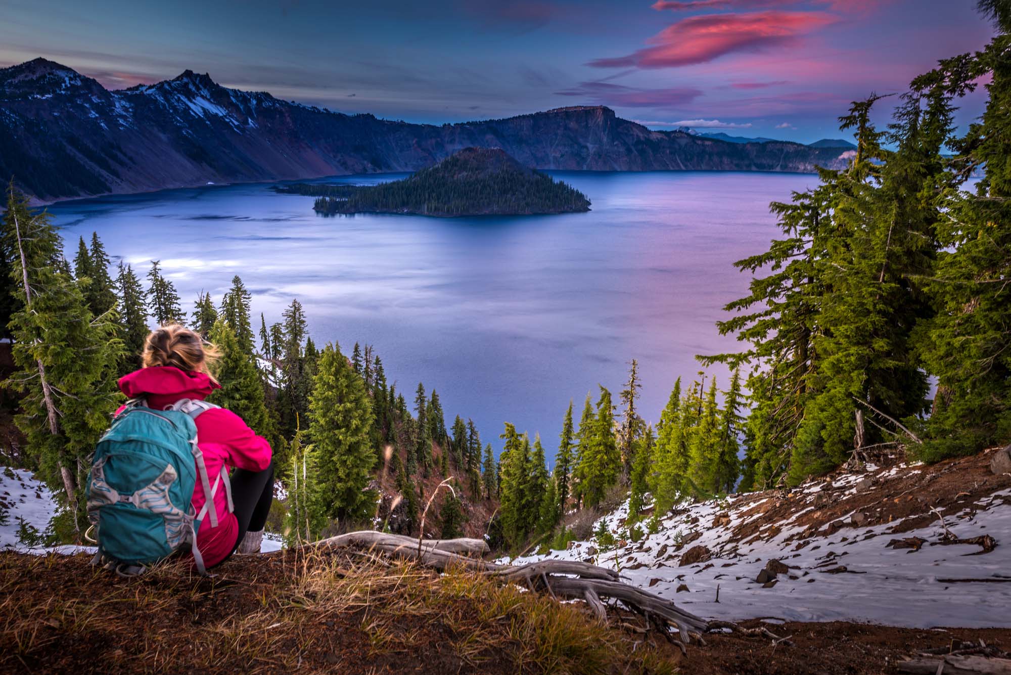usa-oregon-crater-lake-backpacker-shutterstock-520690702