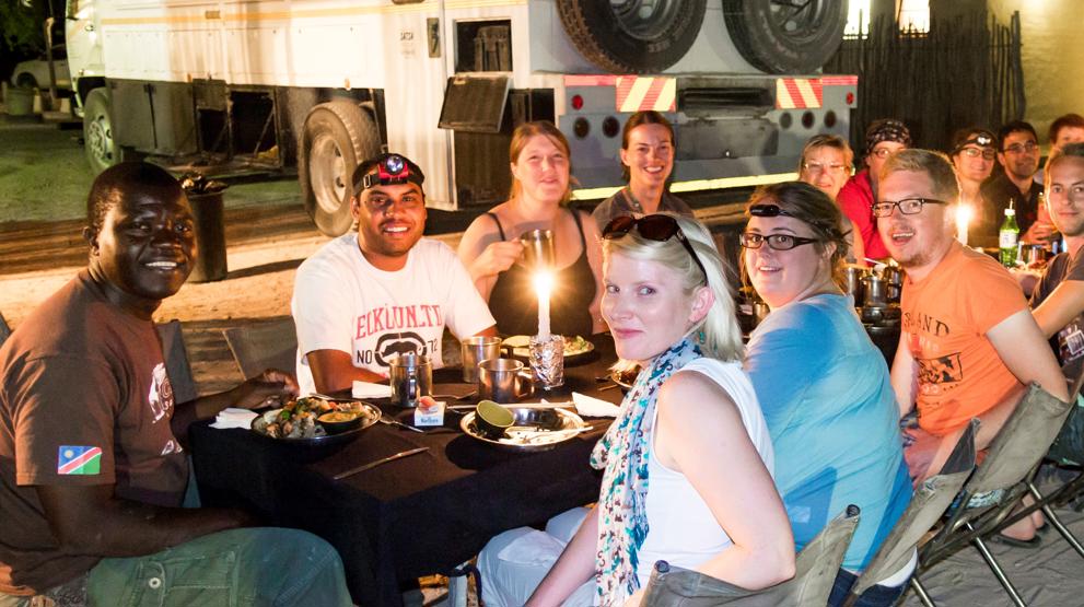 Se frem til hyggelige middage med resten af gruppen. Foto: Nomad Adventure Tours