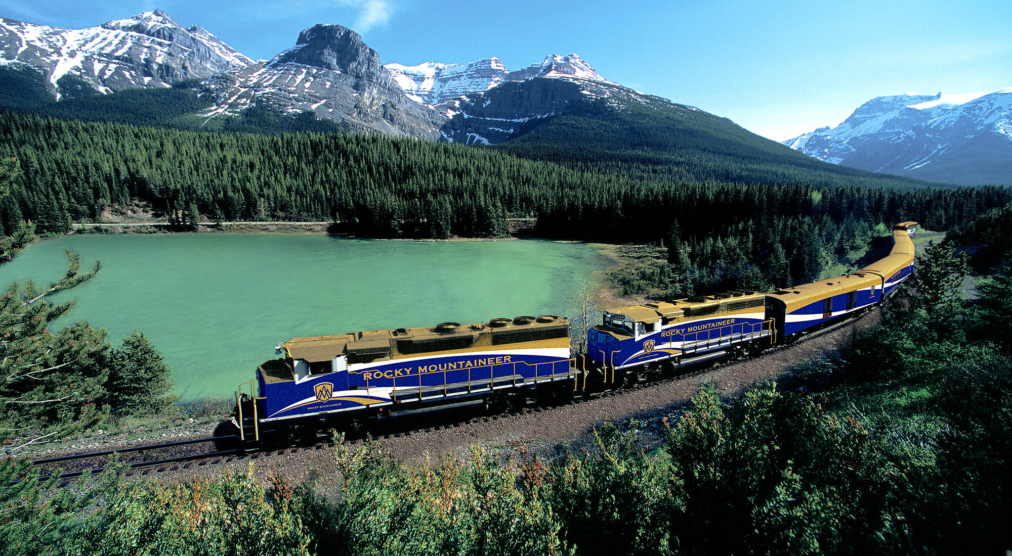 Kom på rundrejse på tværs af Canada med luksuriøs togrejse i Rocky Mountaineer.
