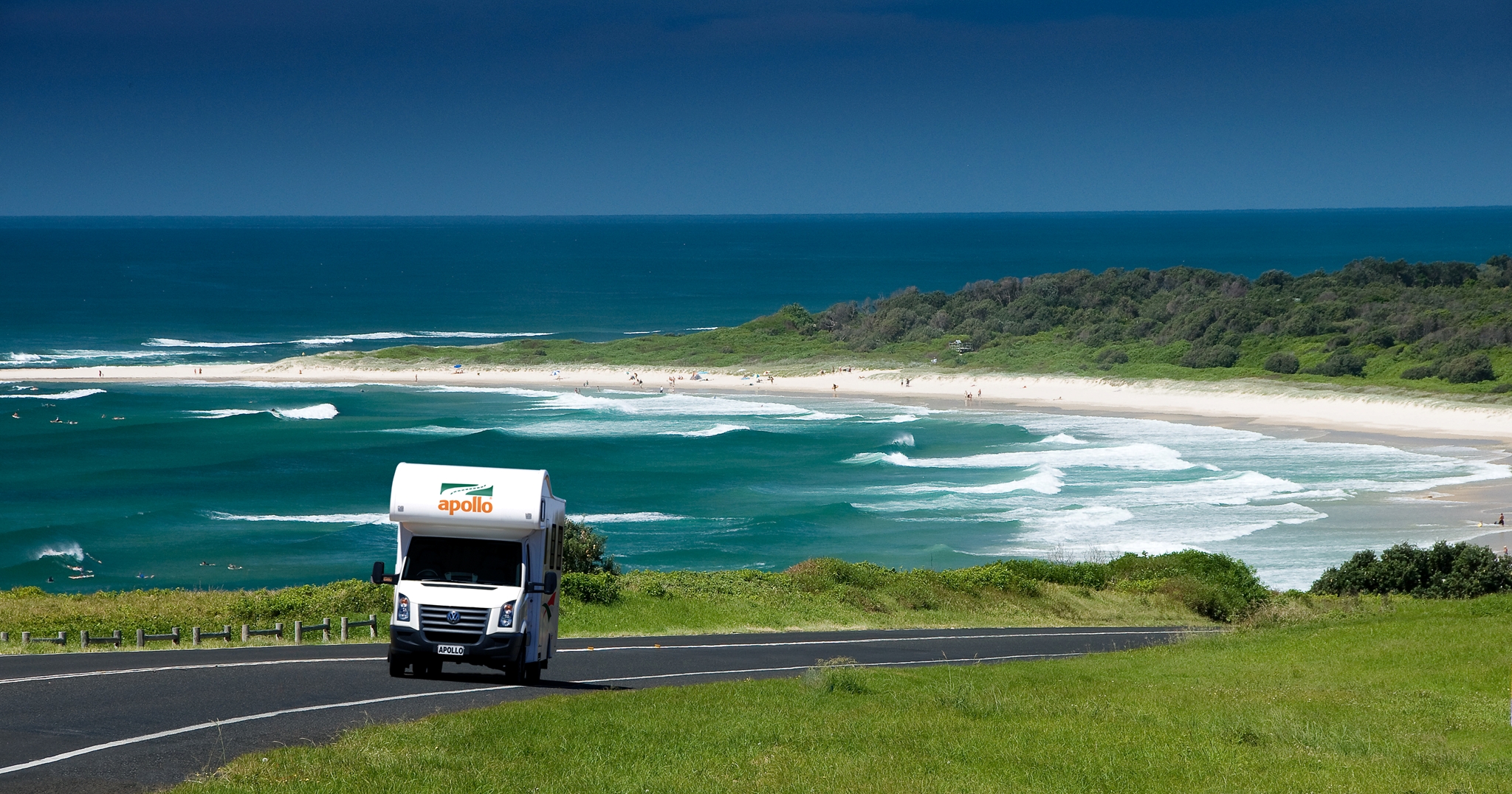 Kør gennem fantastiske naturscenarier med en autocamper i Australien.