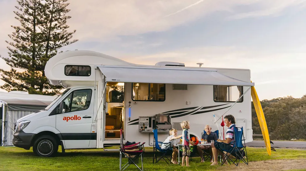 En rejse i autocamper i Australien byder på samvær og intime stunder.