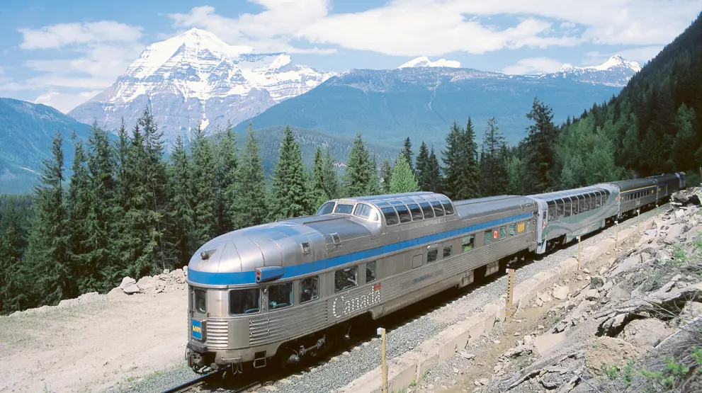 Oplev Canadas storslåede landskaber bl.a. på togrejse i The Canadian.