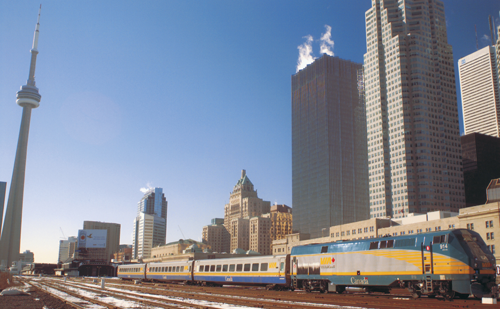 Med langdistance togruter kommer du gennem flotte landskaber og ikoniske storbyer.