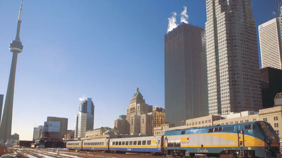 Med langdistance togruter kommer du gennem flotte landskaber og ikoniske storbyer.