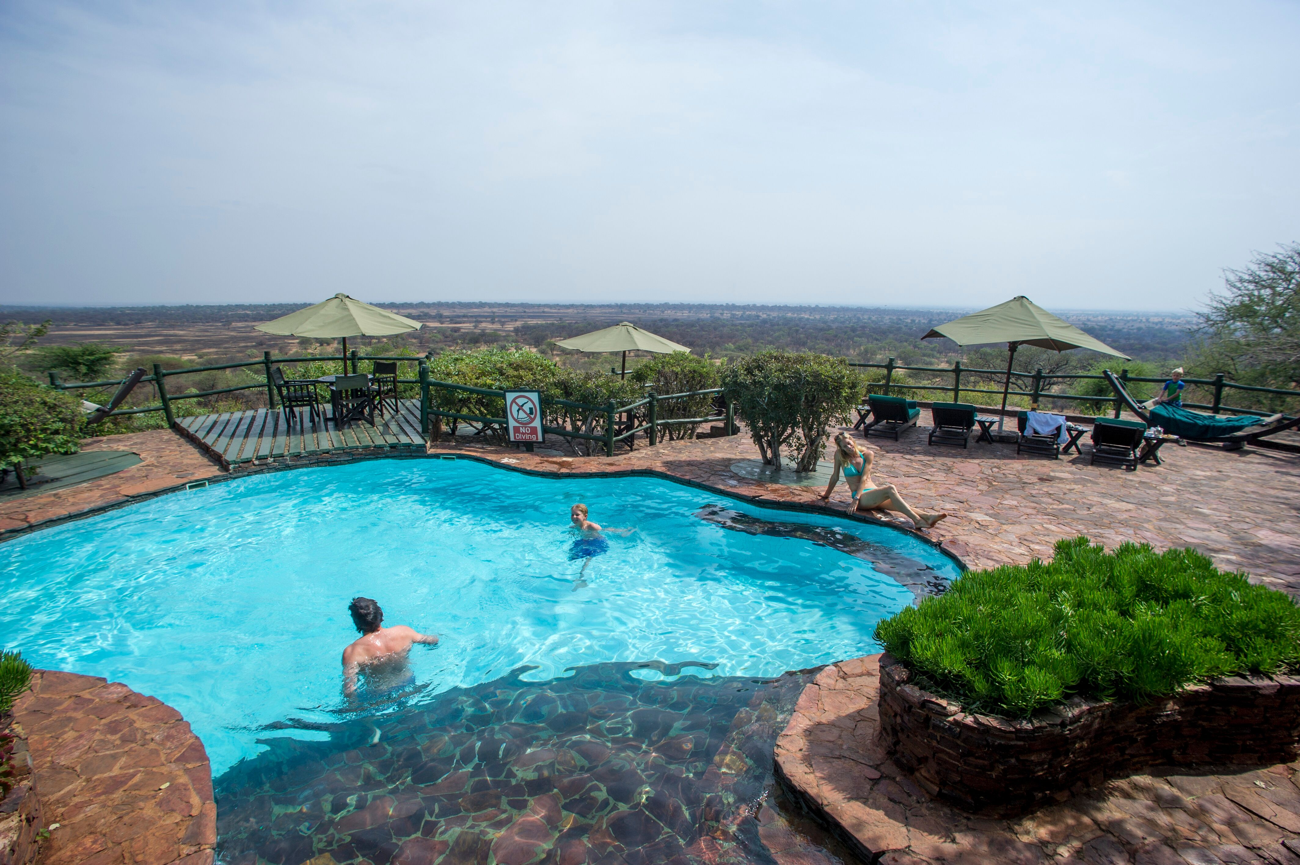 Slap af ved poolen Kirawira Serena Camp