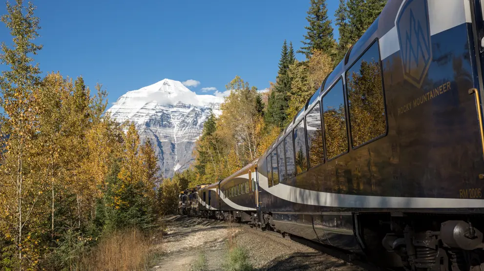 Majestætiske Mount Robson i baggrunden. Foto: Rocky Mountaineer