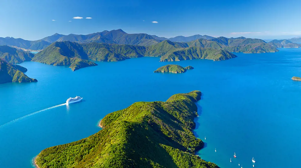 Nyd sejladsen på de skønne have på dit New Zealand-krydstogt | Foto: Rob Suisted