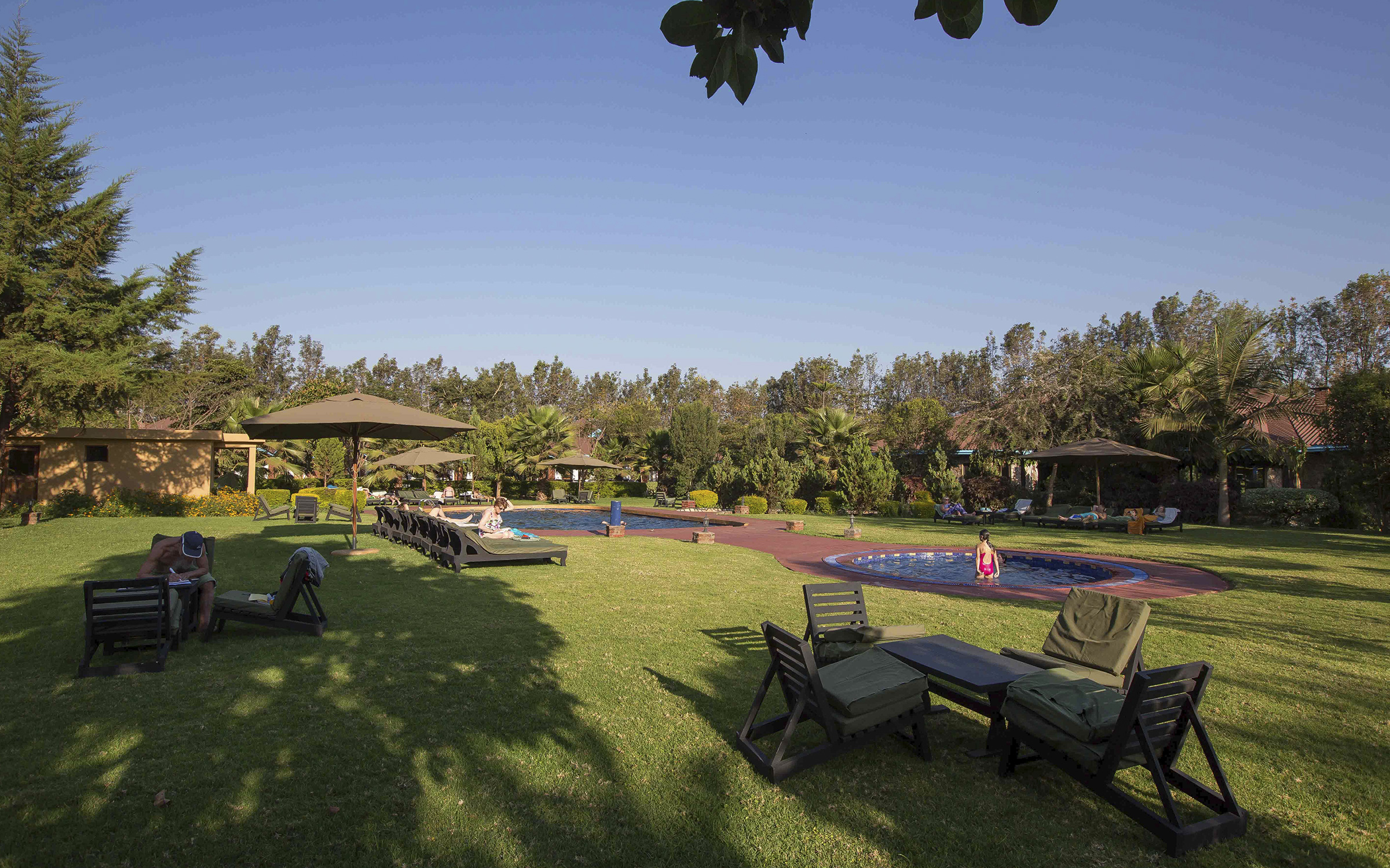 Der er god plads til at slappe af på Bougainvillea Safari Lodge