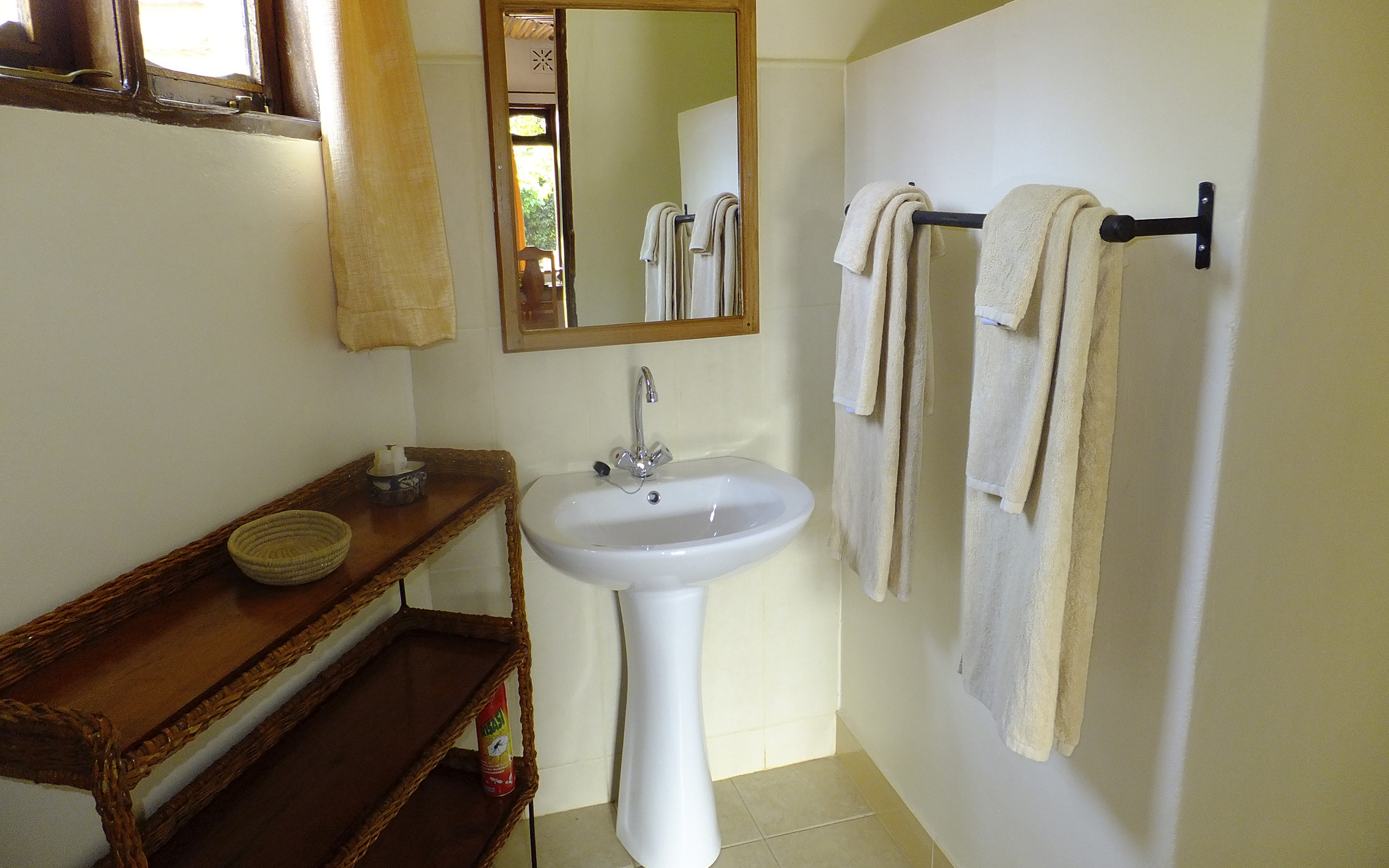 Renoveret badeværelse på Bougainvillea Safari Lodge