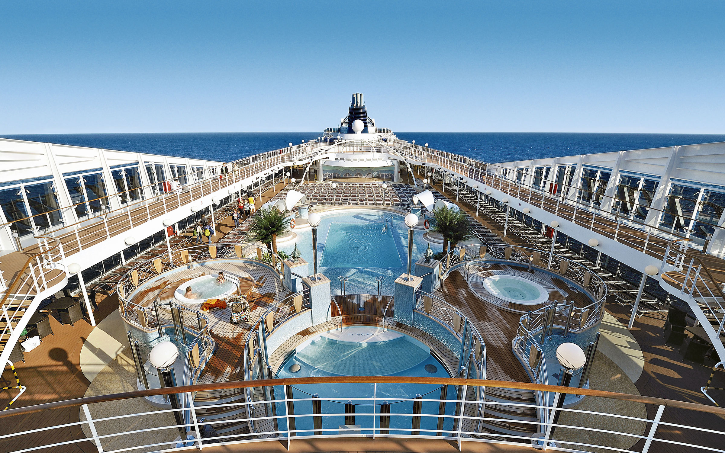 Pooldæk på MSC Poesia