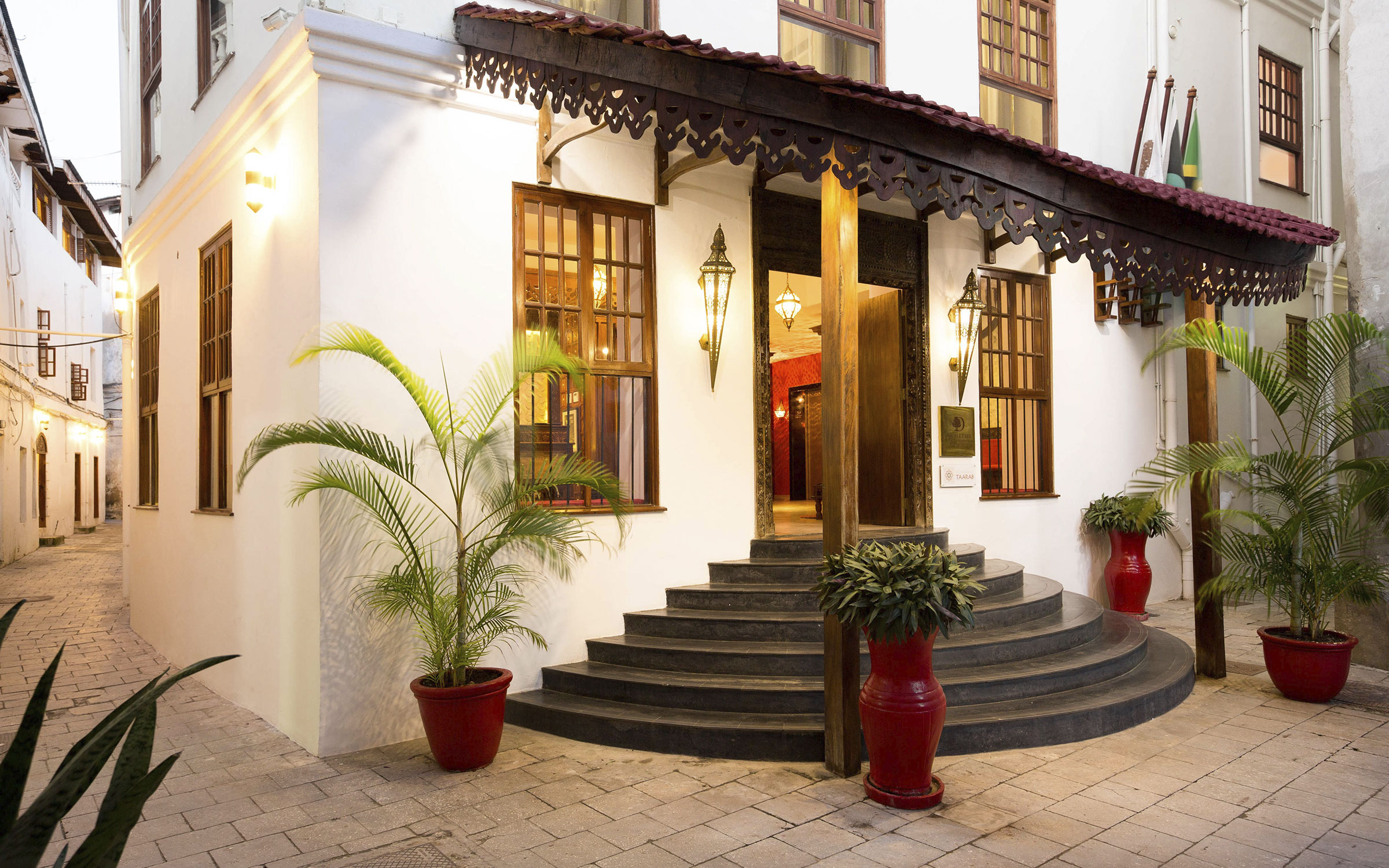 Double Tree Hilton Stone Town set udefra