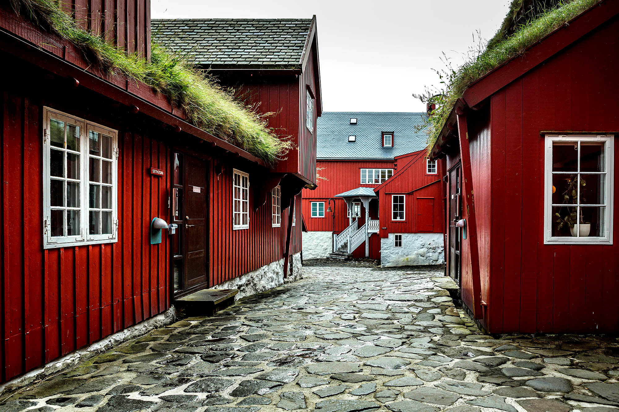 Tinganes er Torshavns gamle bydel, hvor deres parlament helt tilbage fra vikingetiden ligger
