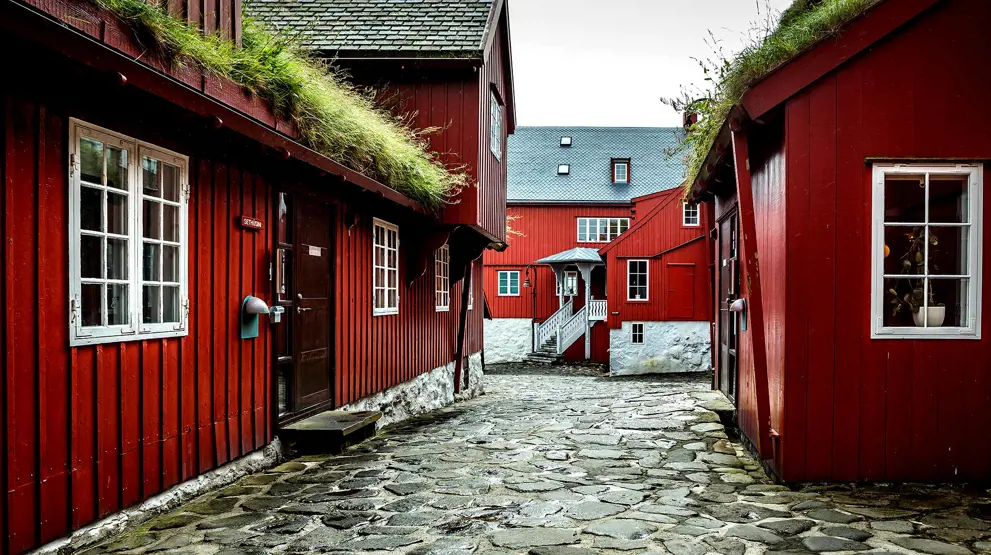 Tinganes er Torshavns gamle bydel, hvor deres parlament helt tilbage fra vikingetiden ligger