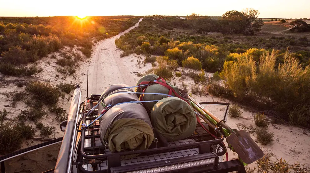 En swag rulles nemt sammen og transporteres med på campingturen