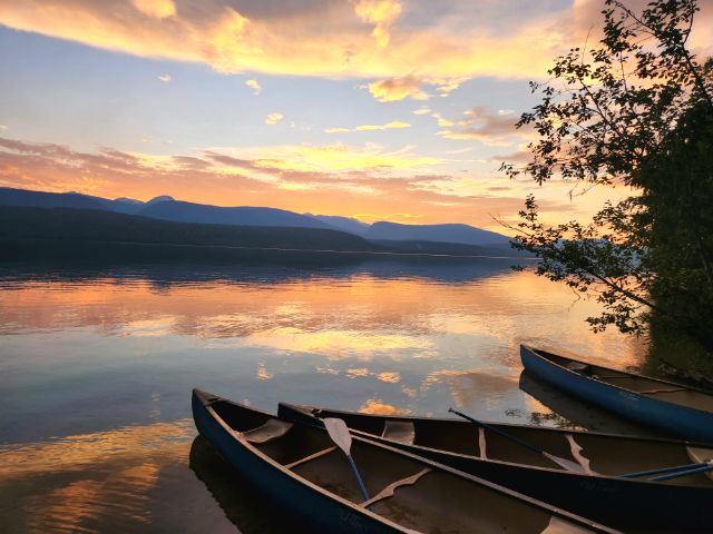 Wells Gray Discovery & Explorer Canoe Experience i British Columbia, Canada