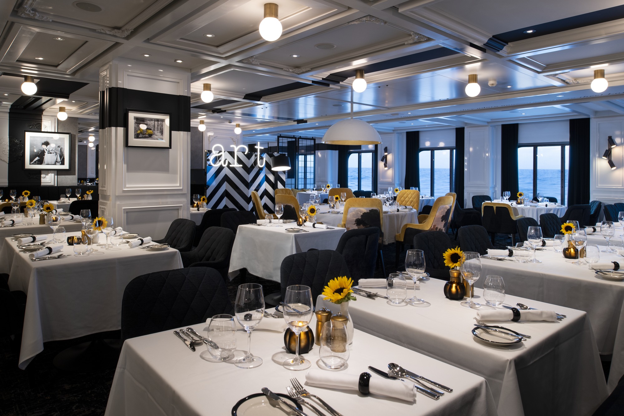 Tuscan restauranten. En af fire hovedrestauranter ombord Celebrity Edge