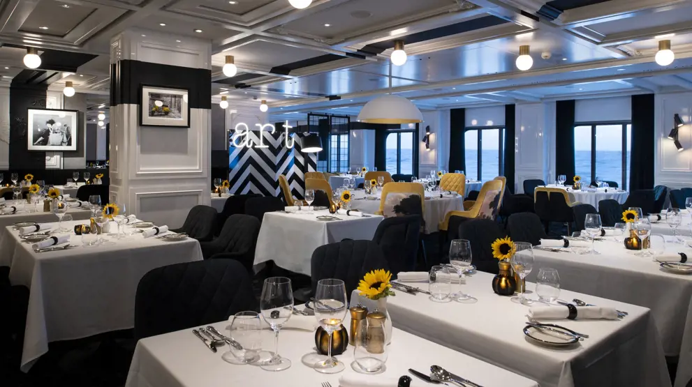 Tuscan restauranten. En af fire hovedrestauranter ombord Celebrity Edge