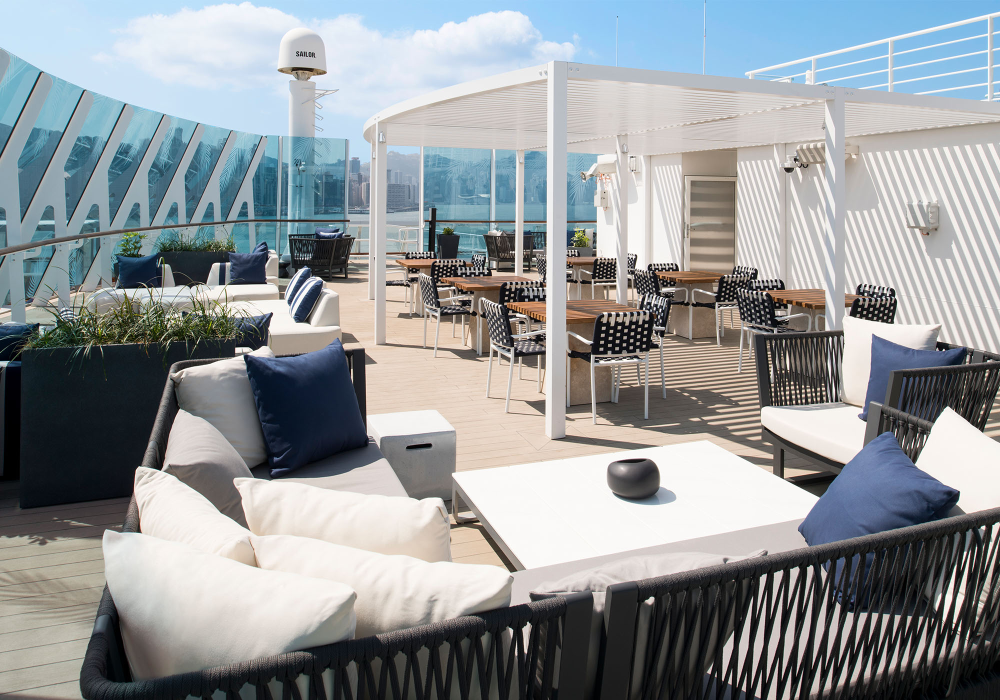 Oplev eksklusive The Retreat Sundeck og nyd roen i solen