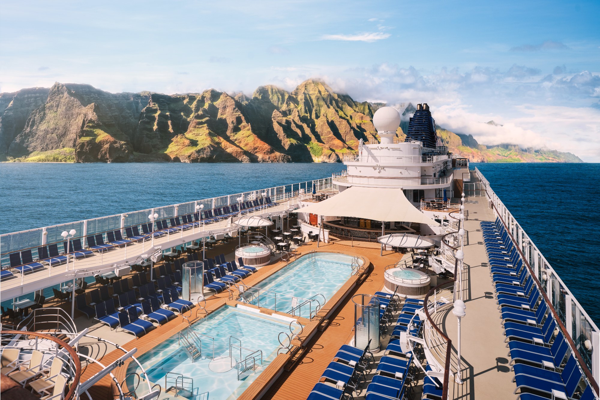 Slap af på Pride of Americas dejlige pooldæk