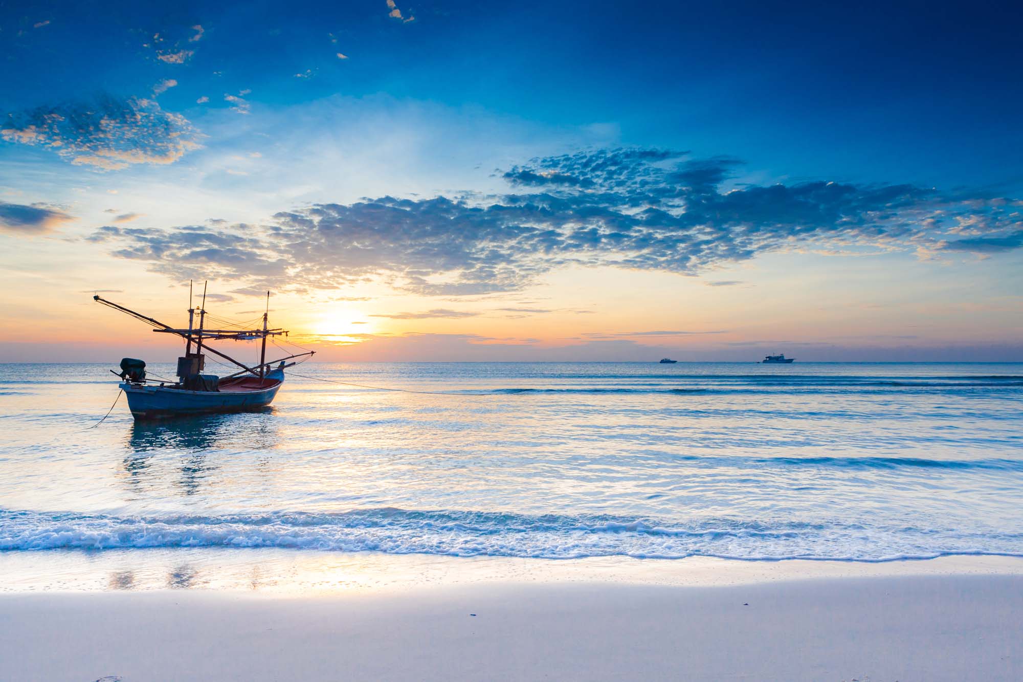 Hua Hin byder på en kombination af strandliv, paladser og byliv.