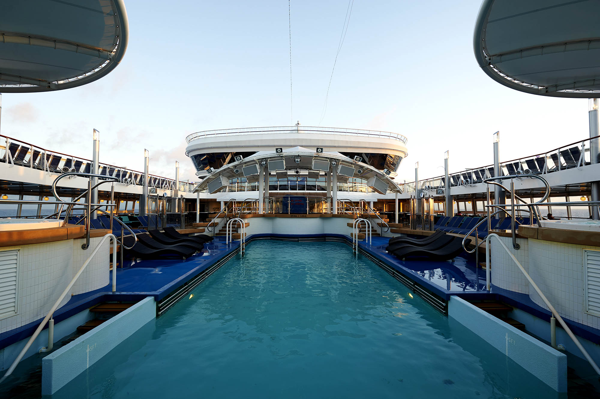 The Oasis Pool på Norwegian Dawn