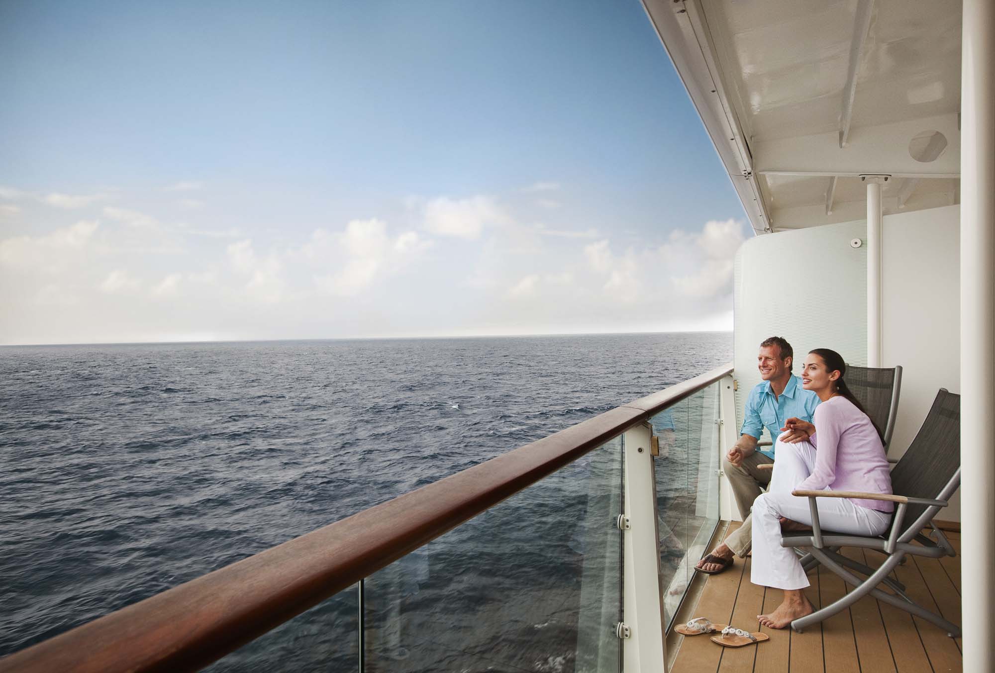 Del magiske øjeblikke og fantastisk udsigt sammen på jeres balkonkahyt