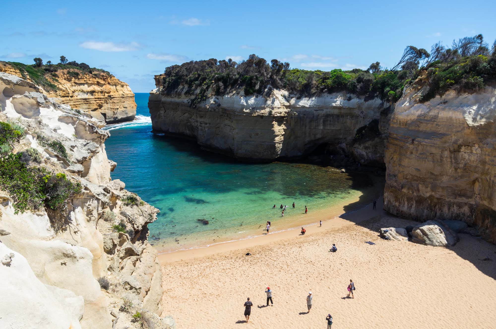 austalia-victoria-great-ocean-road-lord-ard-gorge-beach-iStock-525481832