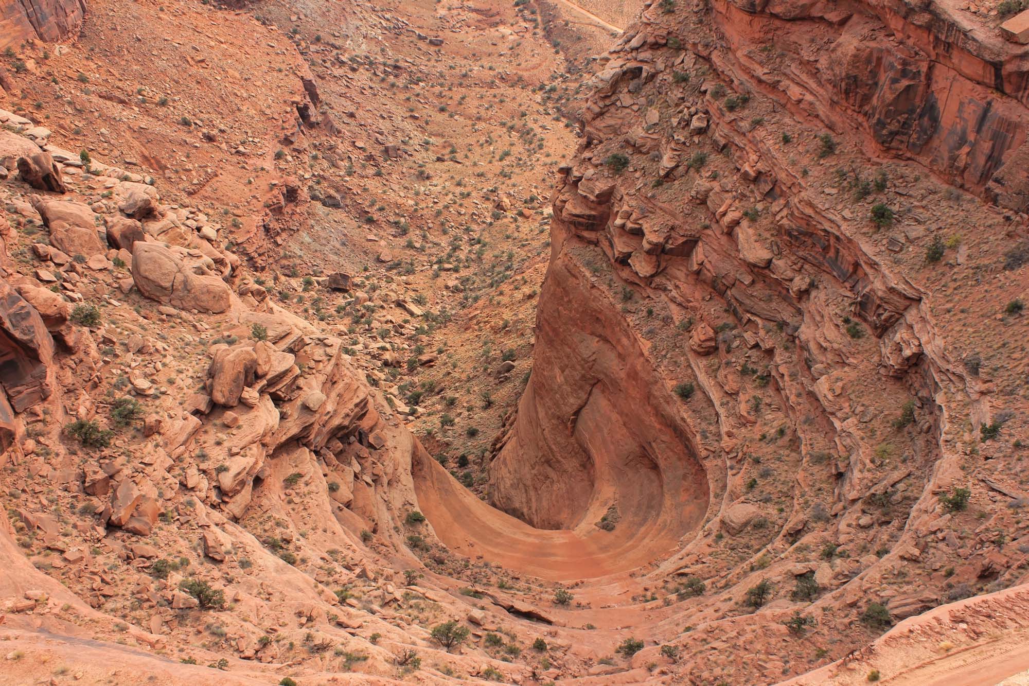 usa-utah-canyonlands-giant-pothole-near-Island in the sky-visitor-center-shutterstock-603327530